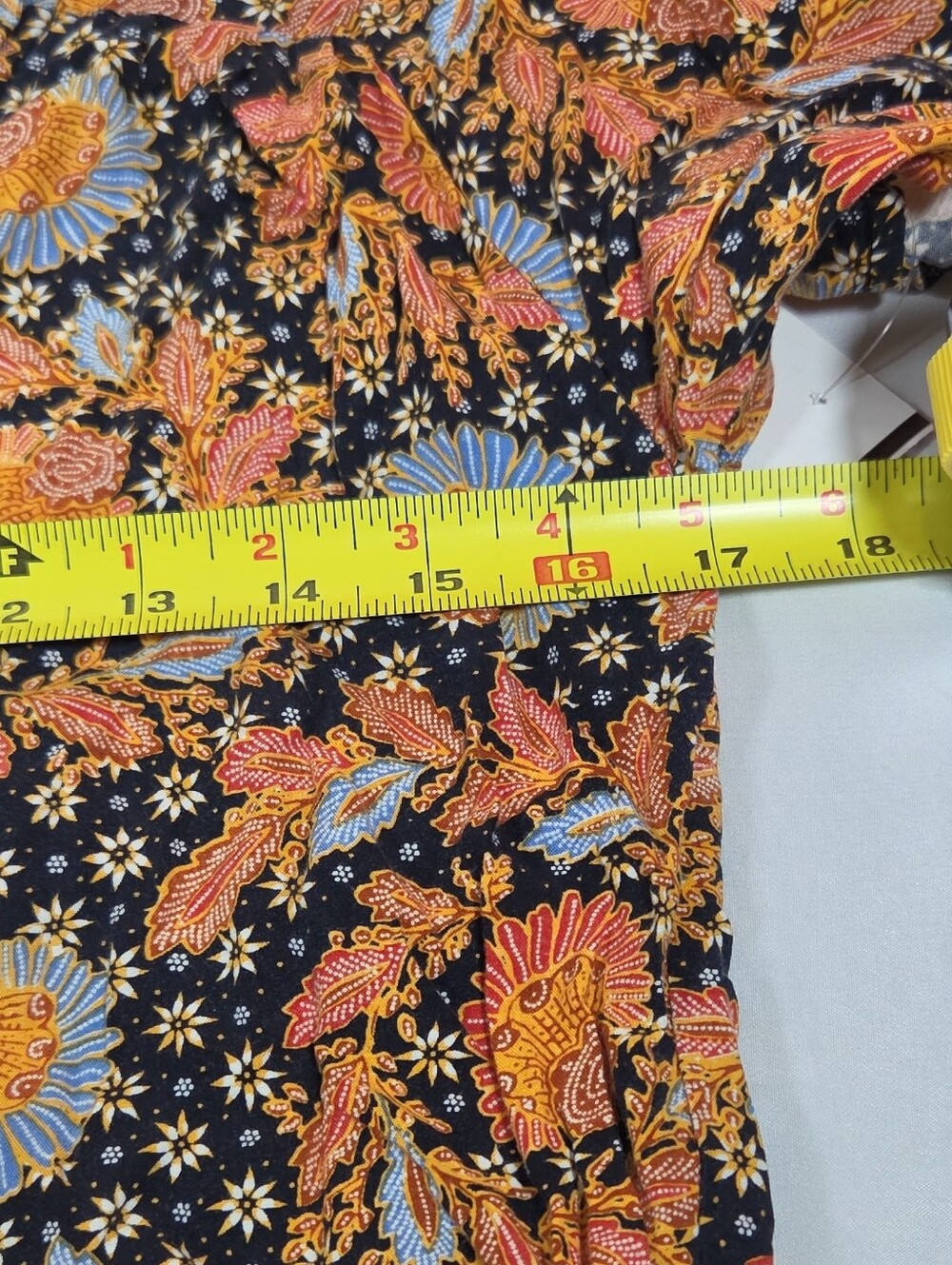 Batik Mencana Ungu Women's Floral Shift Dress Short Sleeve Scoop Button Ruffle M - Picture 4 of 6